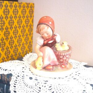 Hummer Chick Girl #57/0 TMK2 Full Bee Spring Easter Farm Country